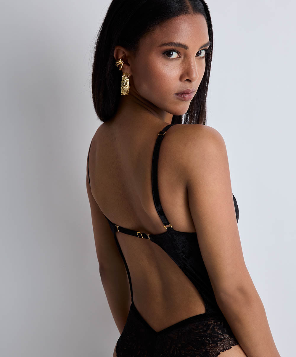 Body The night before Black bird Aubade 3I86-BLAB