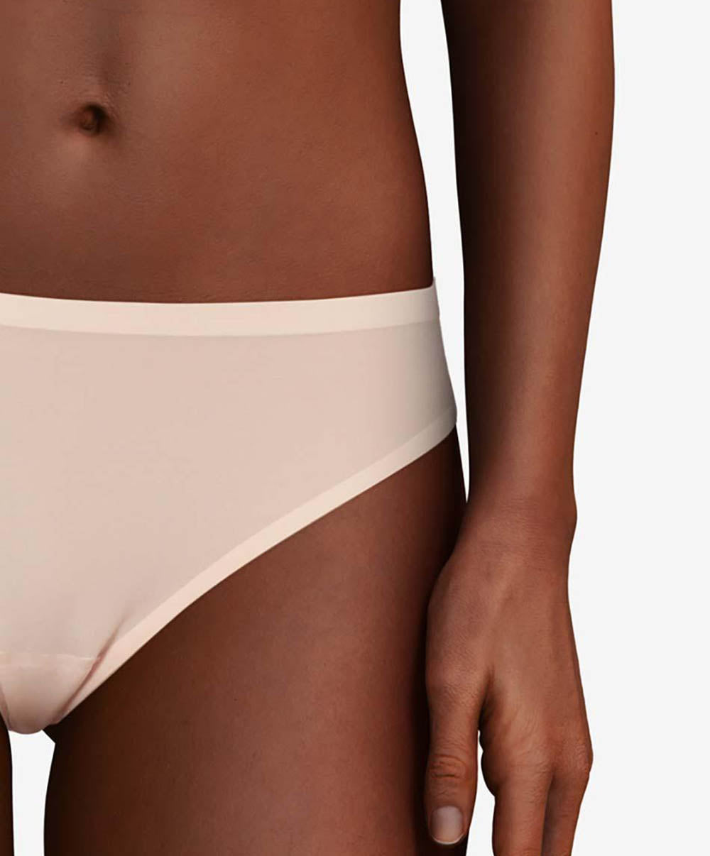 String taille basse Chantelle Softstretch beige doré C26490-01N 4
