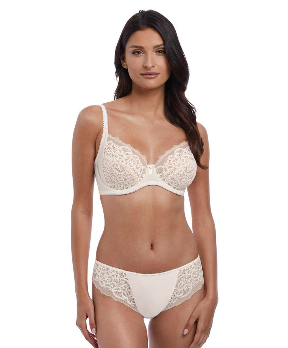 Slip Lace Essentiel crème poudre Wacoal