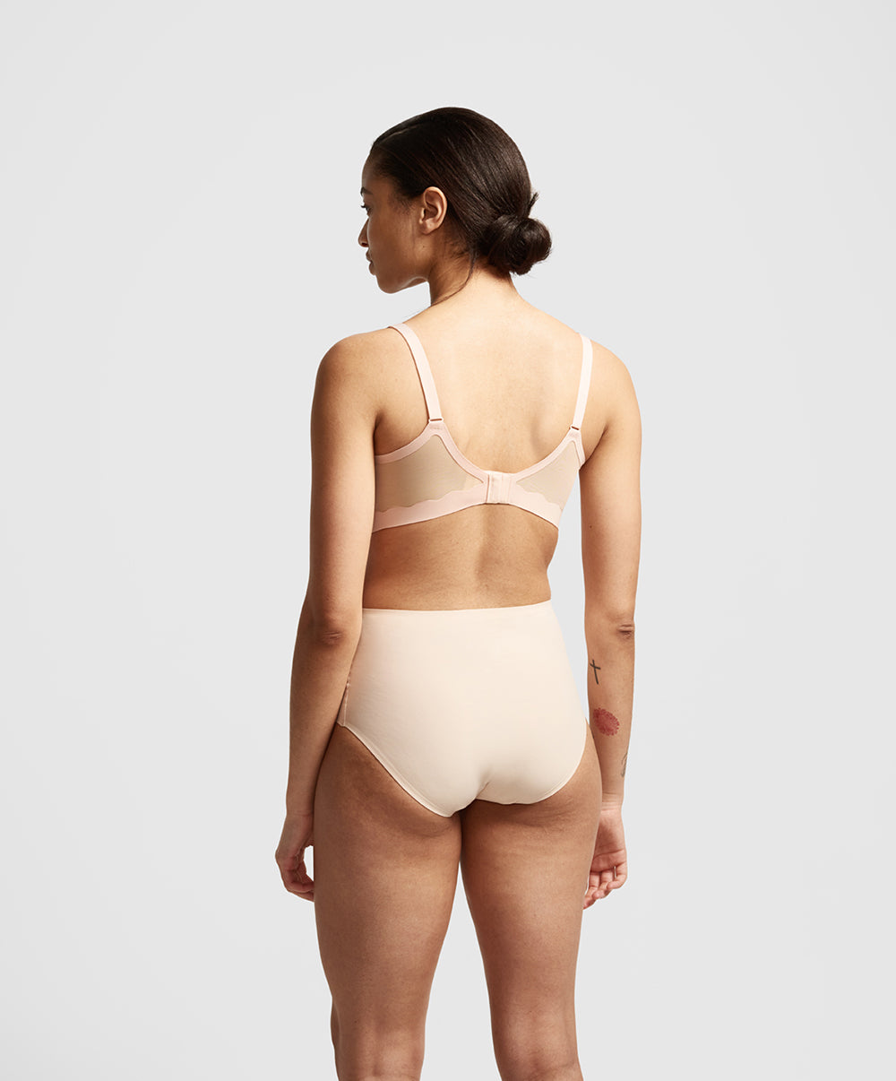 Soutien-gorge moulé armatures enveloppant Chantelle Pure light Chair C10M10-011