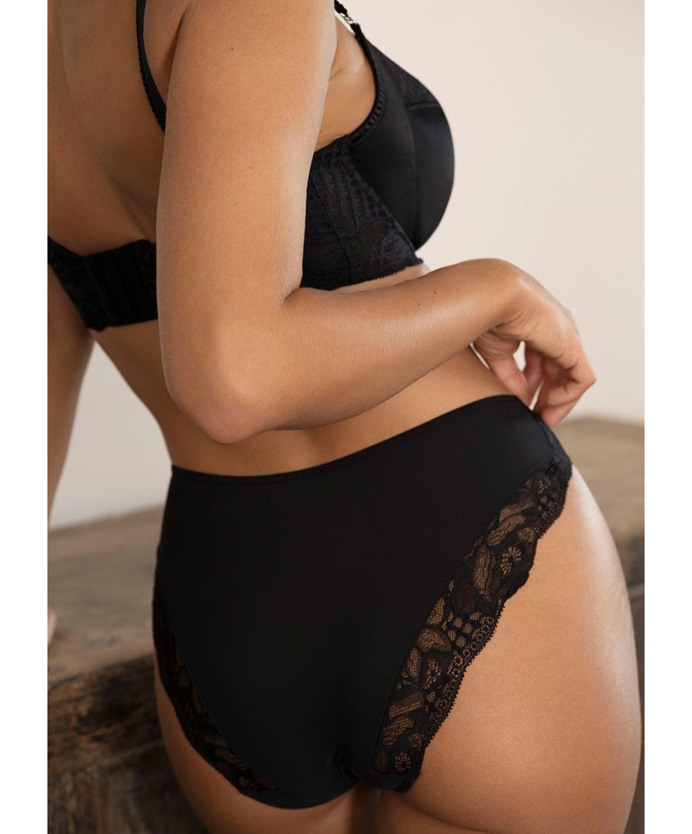 Soutien-gorge couvrant grande taille à armatures renforts latéraux Fantasie Reflect noir FL101801-BLK