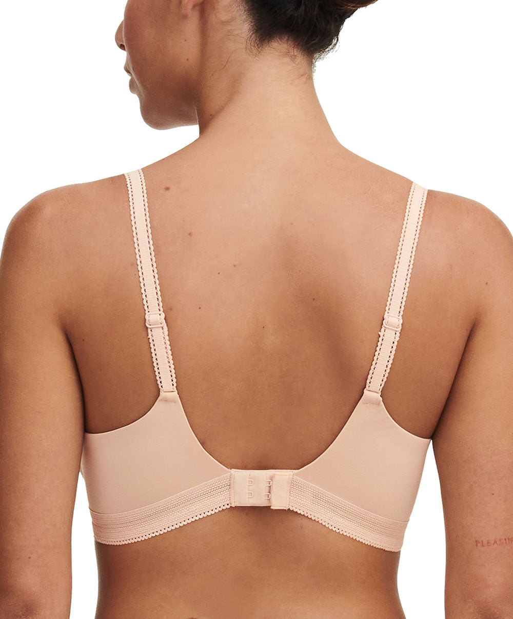 Soutien-gorge armatures très enveloppant Chantelle True Lace beige doré C11M10-01N