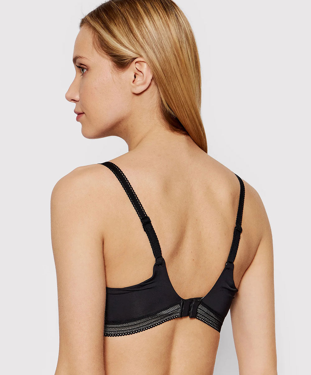 Soutien-gorge armatures très enveloppant Chantelle True Lace noir C11M10-011