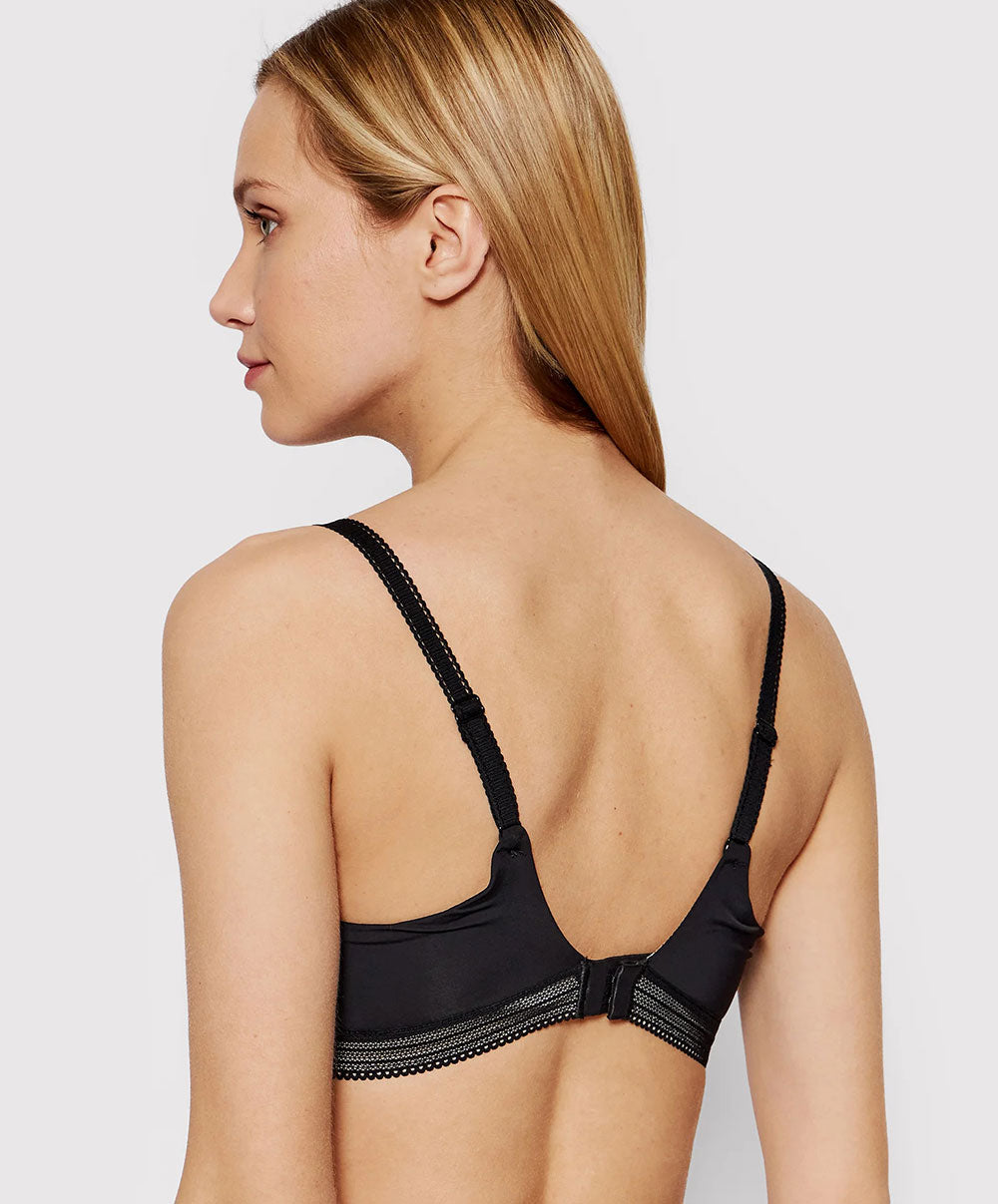 Soutien-gorge armatures très enveloppant Chantelle True Lace noir C11M10-011