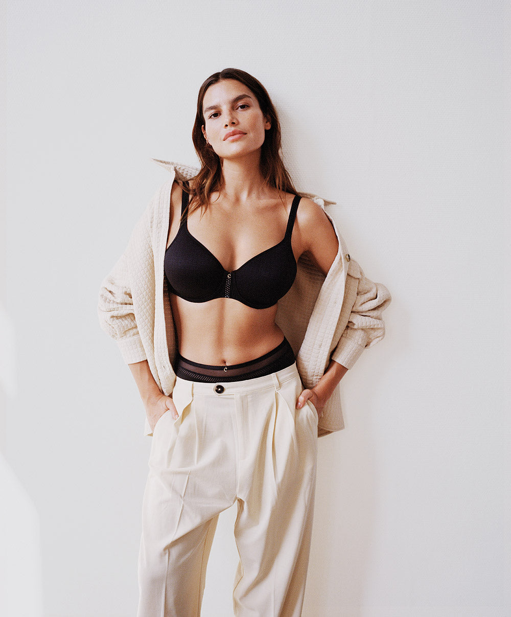 Soutien-gorge moulé spacer couvrant Chantelle Chic Essential noir C16G70-011