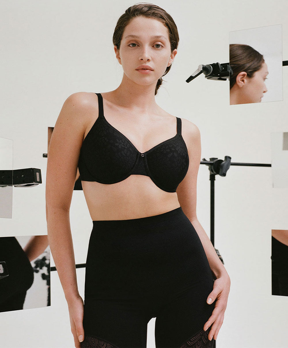 Soutien-gorge moulé très enveloppant grande taille Chantelle Comfort Chic noir C18J20-011