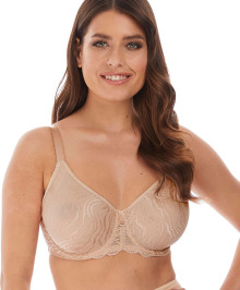 Moulded bra with wires