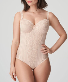 Full Coverage, Underwire : Bodysuit with full cups shaping w. lace