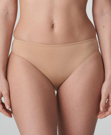 BRIEFS, THONGS & SHORTIES : Brazilian briefs invisible