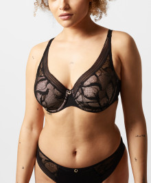 LINGERIE : Triangle plunge bra spacer underwired