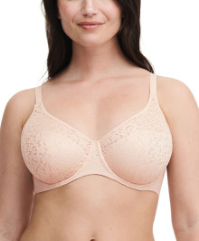 Full cup underwired bra moulded