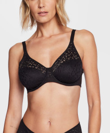 Generous Cups : Full cup underwired bra moulded