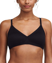 Wire-free, Soft Cups : Padded bralette crop top ajustable thin straps and textured stripes