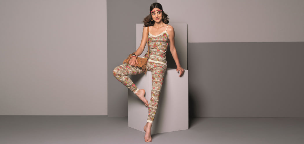 Le caraco, la tenue indispensable du moment !