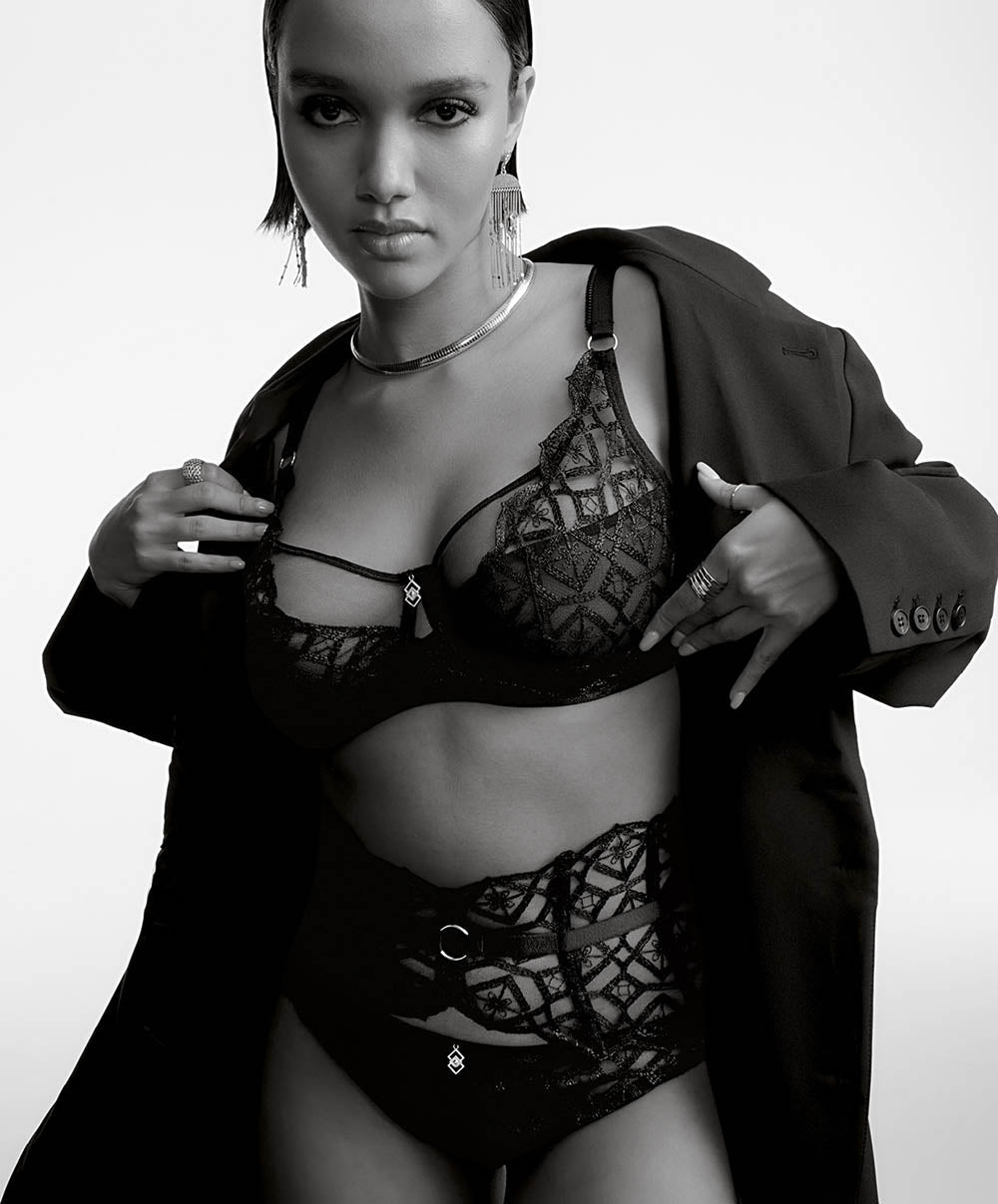 Sense of illusion Black