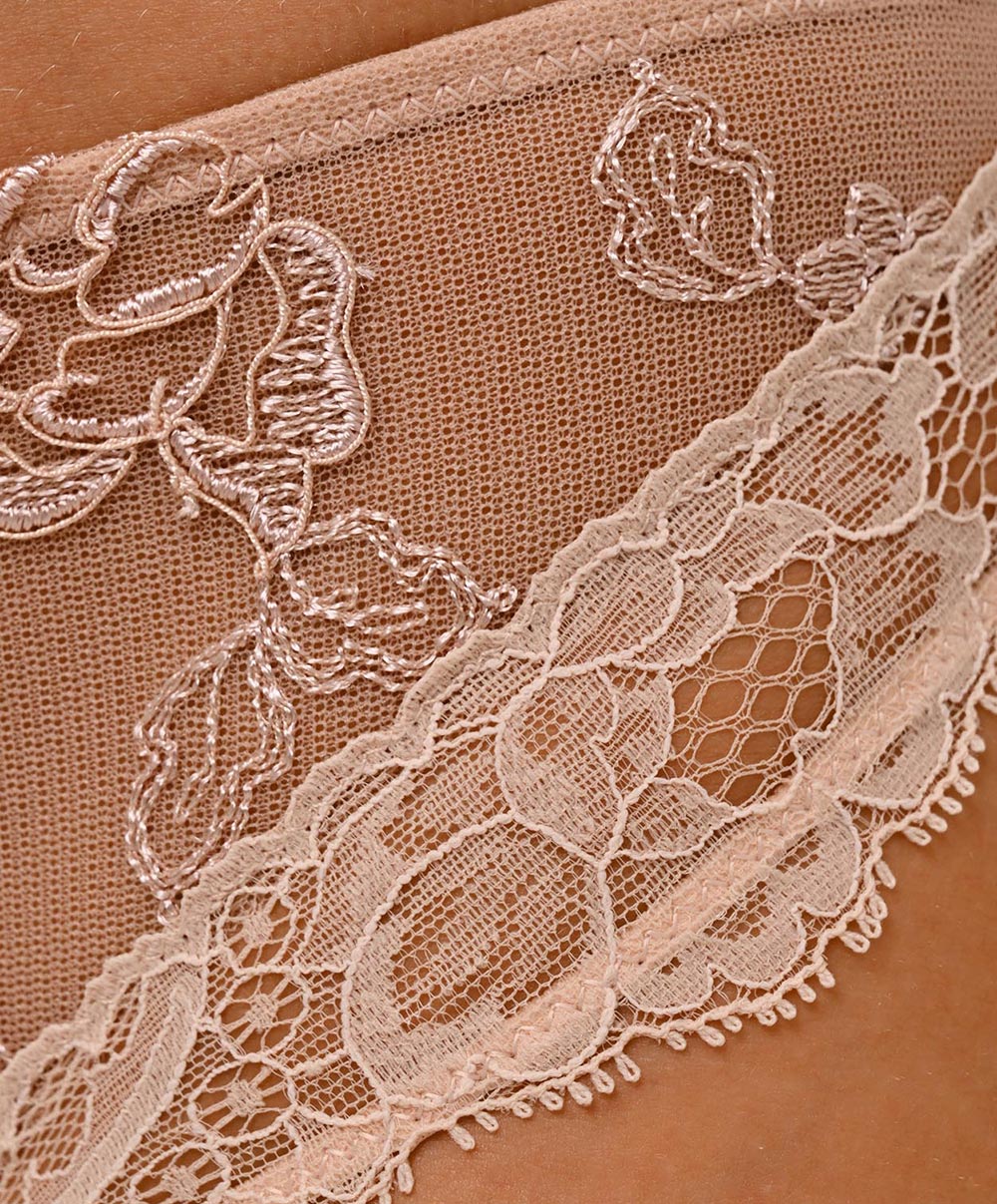 Slip dos opaque Lise Charmel Sublime en Dentelle nude sublime ACH0213-NS