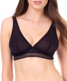 Triangle bra with wires