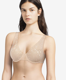 Spacer triangle plunge bra with wires