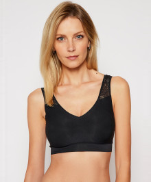 Wire-free, Soft Cups : Padded bralette with lace